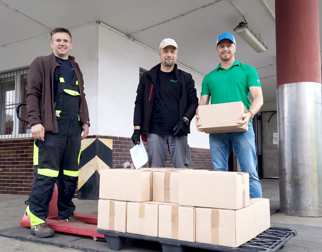 předáváme dar do potravinové banky v Plzni